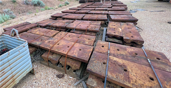 Used Rexnord Rubber Liners For 13'6" X 20' (4.1m X 6.1m) Rod Mill)